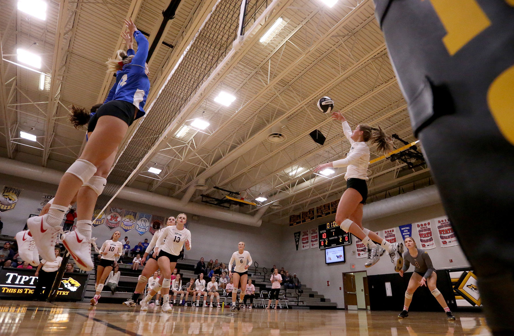 100418-Tipton-Camanche-vb-003